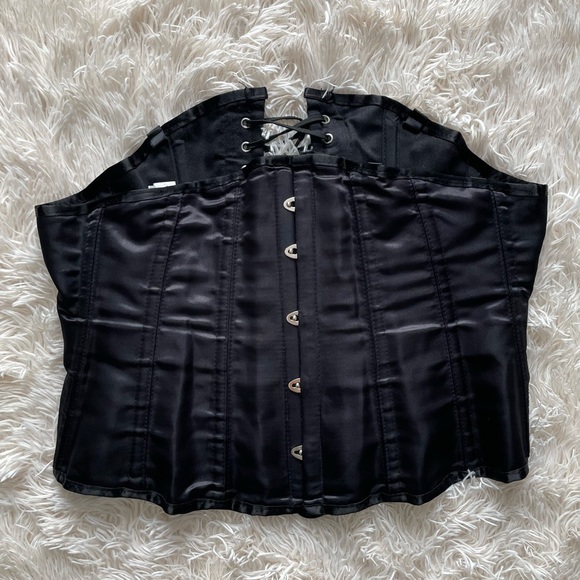 Black Steel Boned Lace Up Corset - Picture 2 of 9